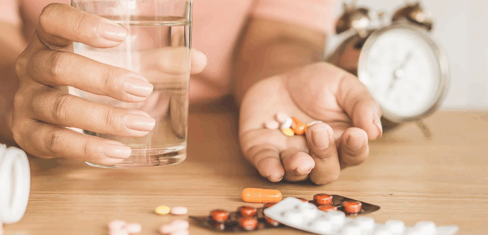 アフターピル(緊急避妊薬)の飲み方 | 服用のタイミングや注意点を解説