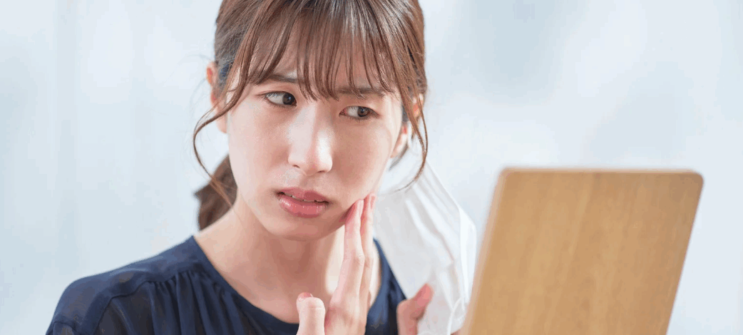 毛穴の黒ずみの原因 | 黒ずみの種類や正しいケア方法を詳しく解説