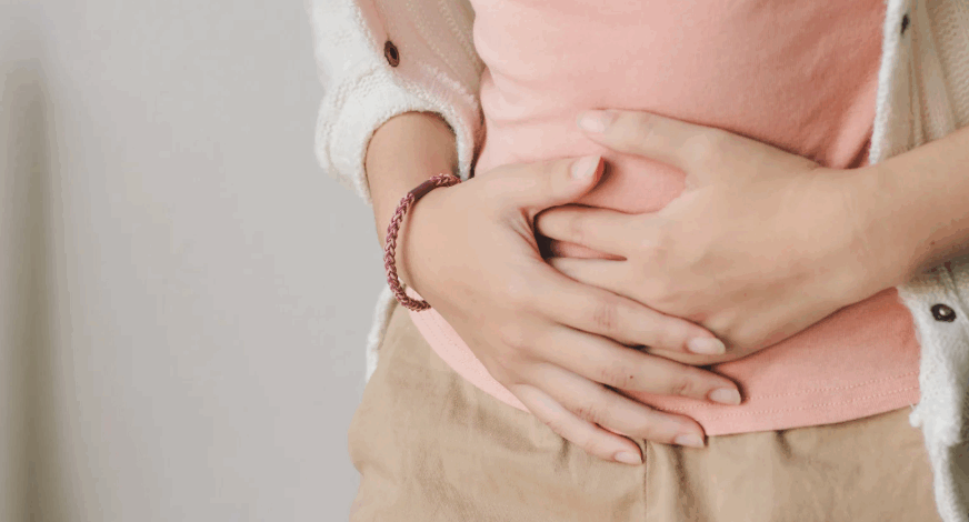 便秘でお腹張る？原因や膨満感が伴う病気、解消方法を詳しく解説